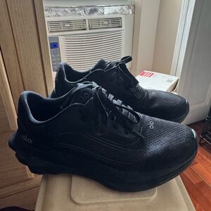 ALO Yoga Black runner Shoes